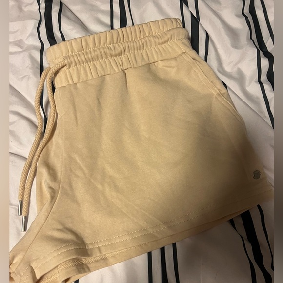 XL Roxy Shorts - Picture 2 of 7